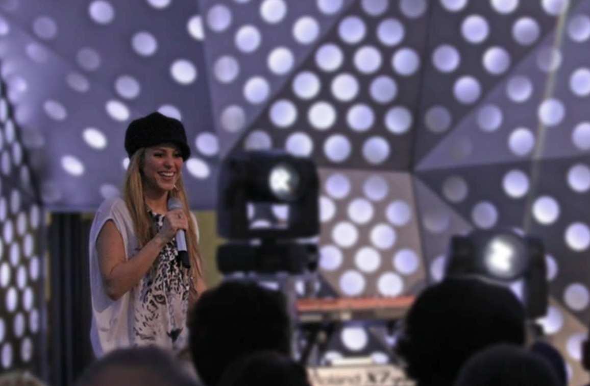 shakira-live@rds-she-wolf-img_4020_largest