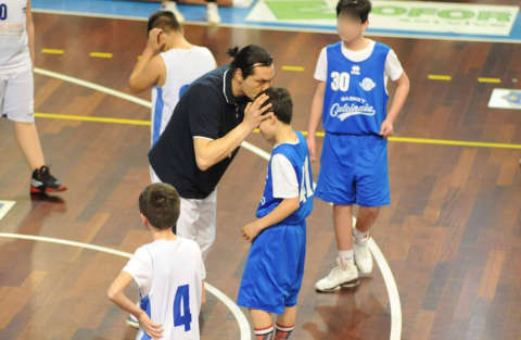 allenatore_basket_bacio