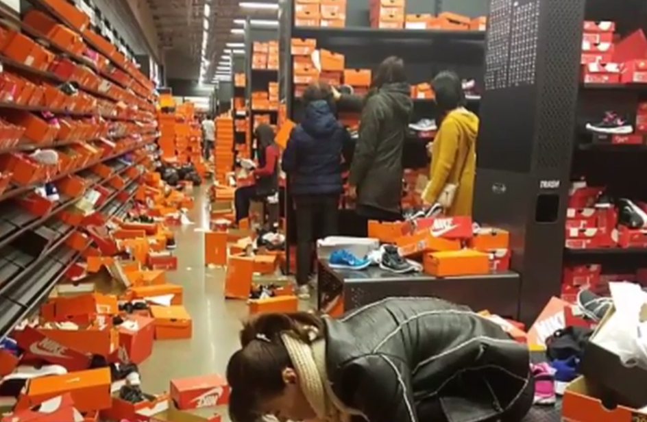 Black Friday: davvero un venerdì nero per il Nike Store RDS | Radio Dimensione Suono 100% Grandi ...