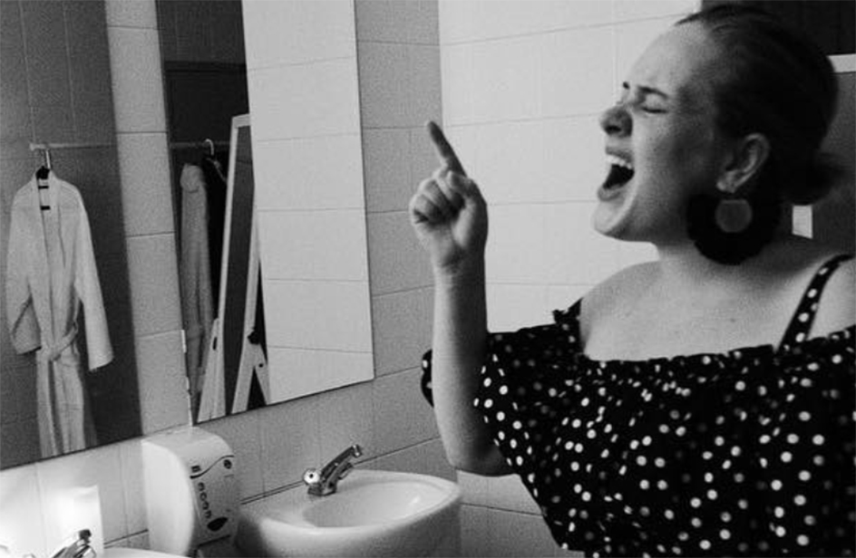 Adele è in attesa del secondo figlio? Una foto su Instagram fa partire i rumors